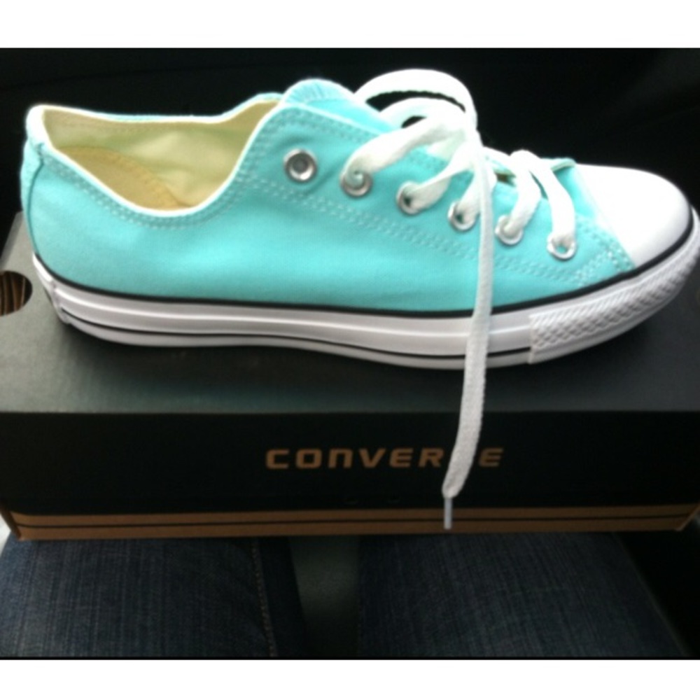 Tiffany blue converse